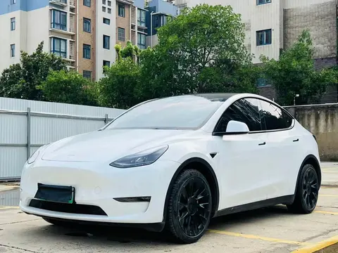 14万多圆梦特斯拉，Model Y长续航版，通勤代步好选择？